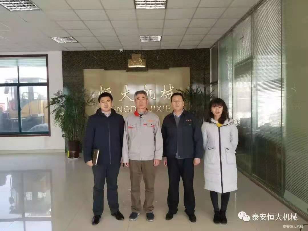 中國(guó)交通報(bào)對(duì)泰安恒大機(jī)械有限公司技術(shù)總工曹斌進(jìn)行了個(gè)人專訪 中國(guó)交通報(bào)對(duì)泰安恒大機(jī)械有限公司技術(shù)總工曹斌進(jìn)行了個(gè)人專訪